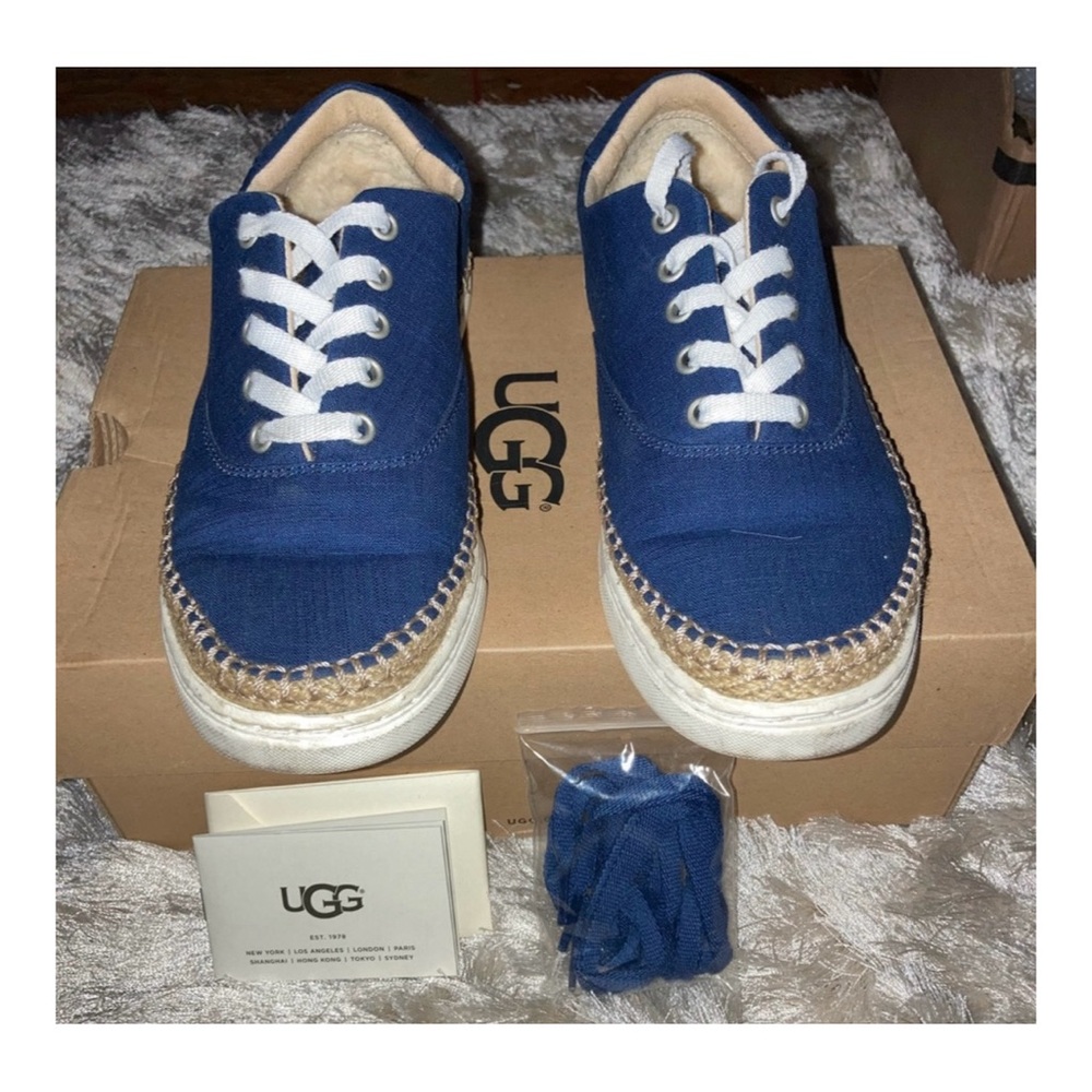 UGG "EYAN" SNEAKER…..Sz.8